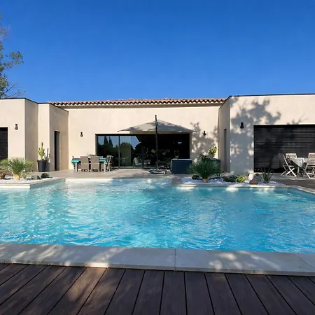 Moderne Dans Le Golfe De Saint Tropez, A 2 Km De La グリモー