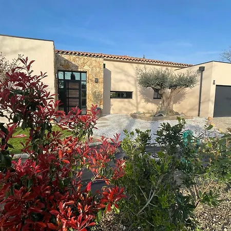 Moderne Dans Le Golfe De Saint Tropez, A 2 Km De La Villa *