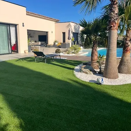 Moderne Dans Le Golfe De Saint Tropez, A 2 Km De La Grimaud