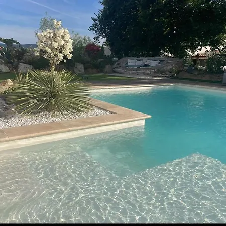 Moderne Dans Le Golfe De Saint Tropez, A 2 Km De La