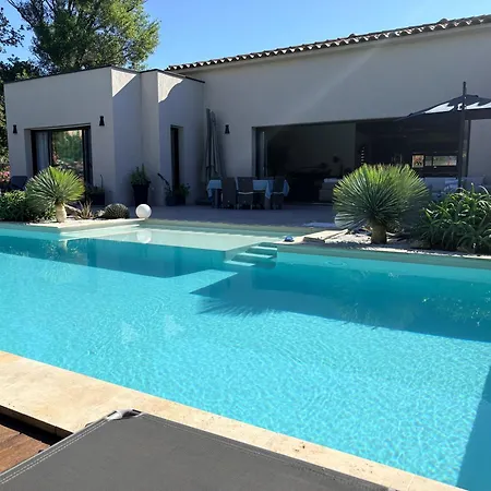 Moderne Dans Le Golfe De Saint Tropez, A 2 Km De La Villa *