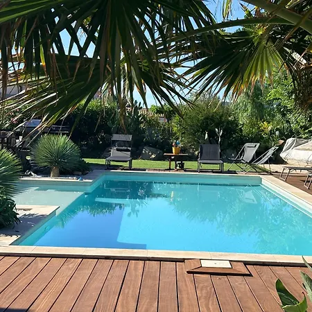 Moderne Dans Le Golfe De Saint Tropez, A 2 Km De La
