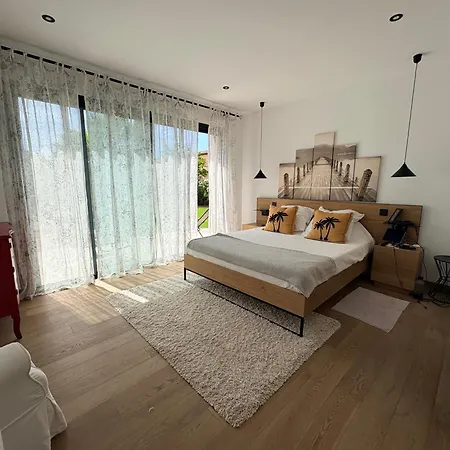 Moderne Dans Le Golfe De Saint Tropez, à 2 Km De La Villa *