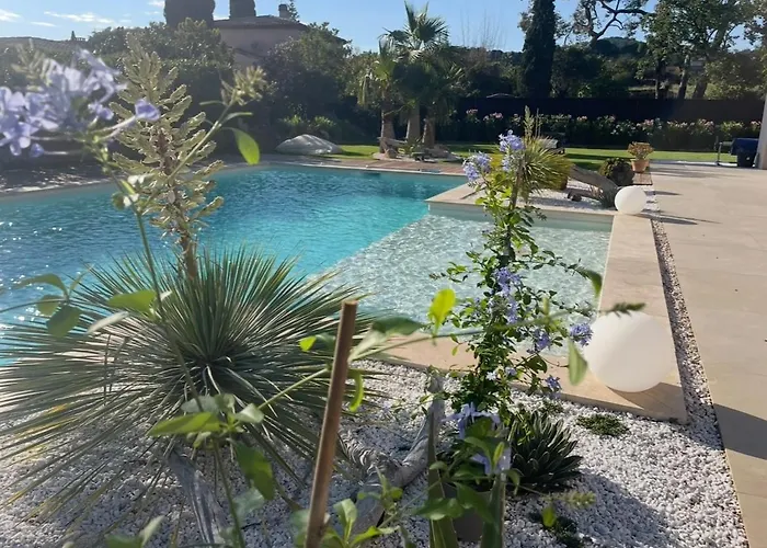 Moderne Dans Le Golfe De Saint Tropez, A 2 Km De La Villa *
