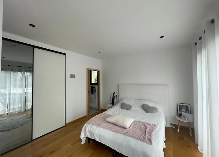 Dans Domaine Privé