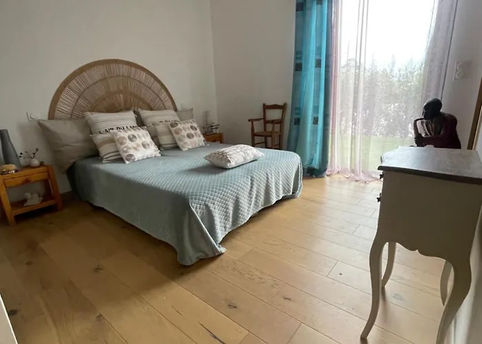 Moderne Dans Le Golfe De Saint Tropez, A 2 Km De La Villa *