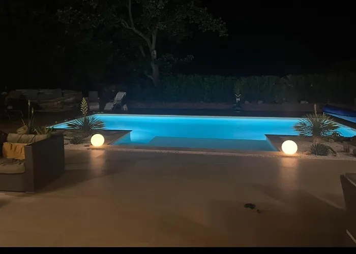 Moderne Dans Le Golfe De Saint Tropez, A 2 Km De La