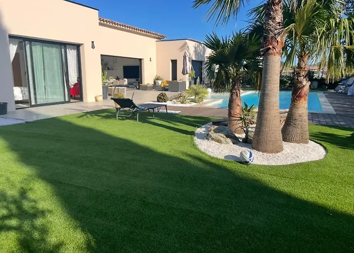 Dans Domaine Privé Grimaud